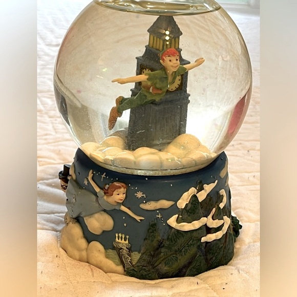 Rare Disney Peter Pan You Can Fly Snow Globe by Enesco - Rare Collectible - Picture 5 of 11
